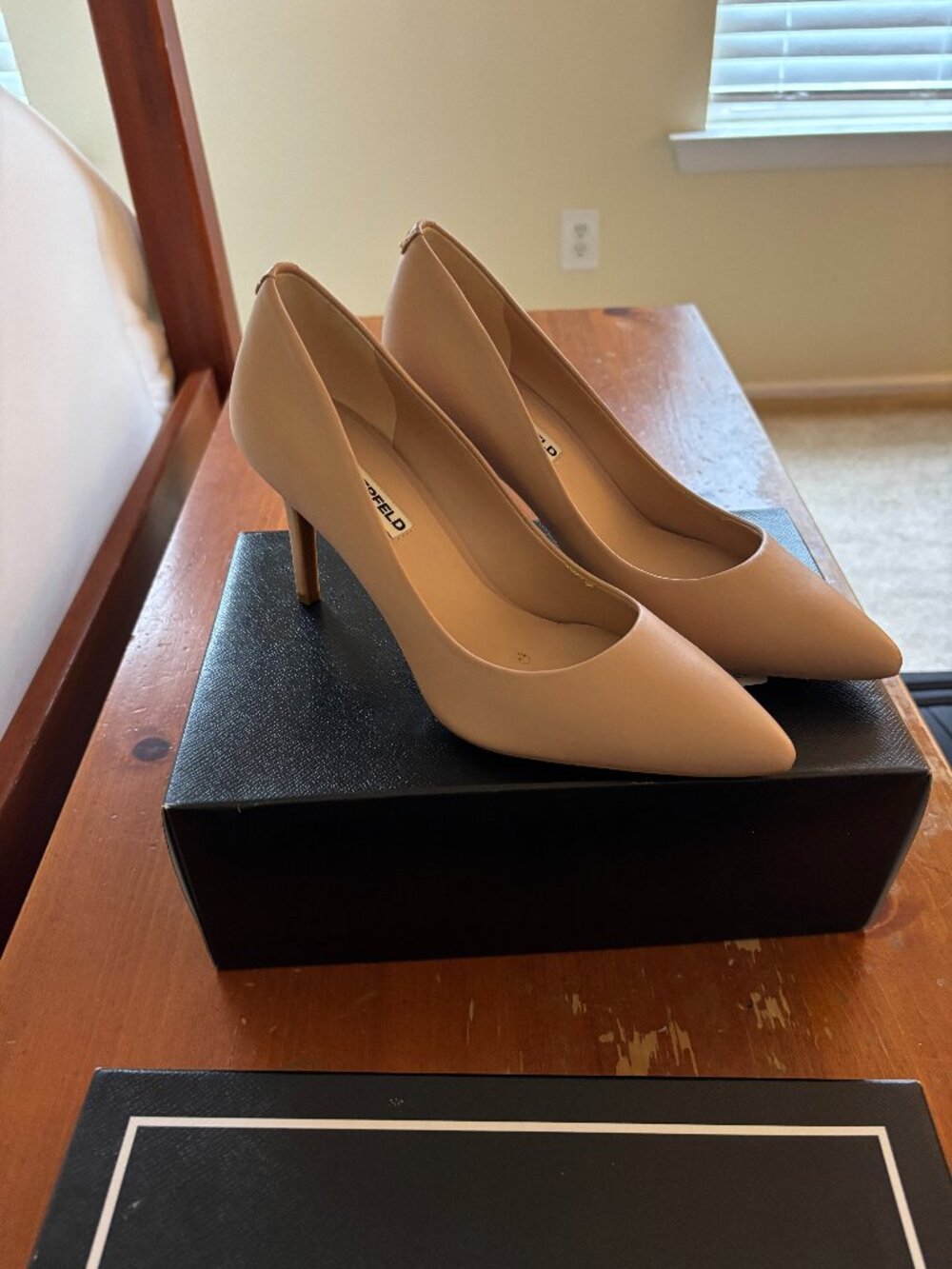 Karl Lagerfeld Paris Pumps